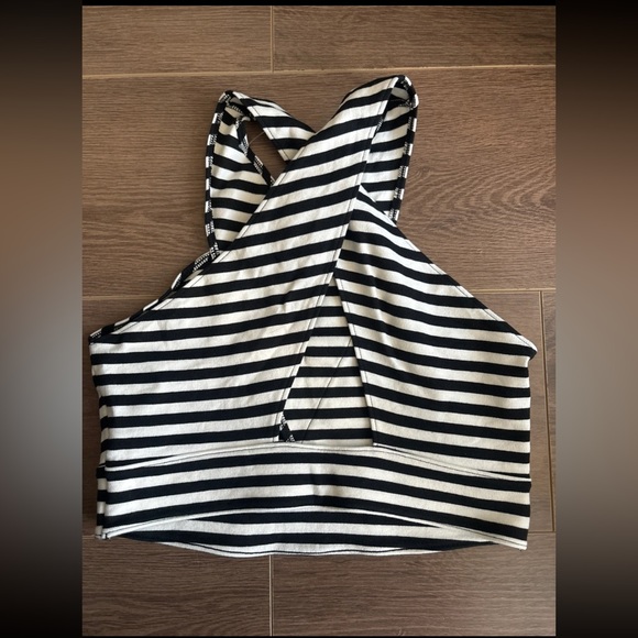 Abercrombie & Fitch Black & White Striped Crop Top - Picture 3 of 3